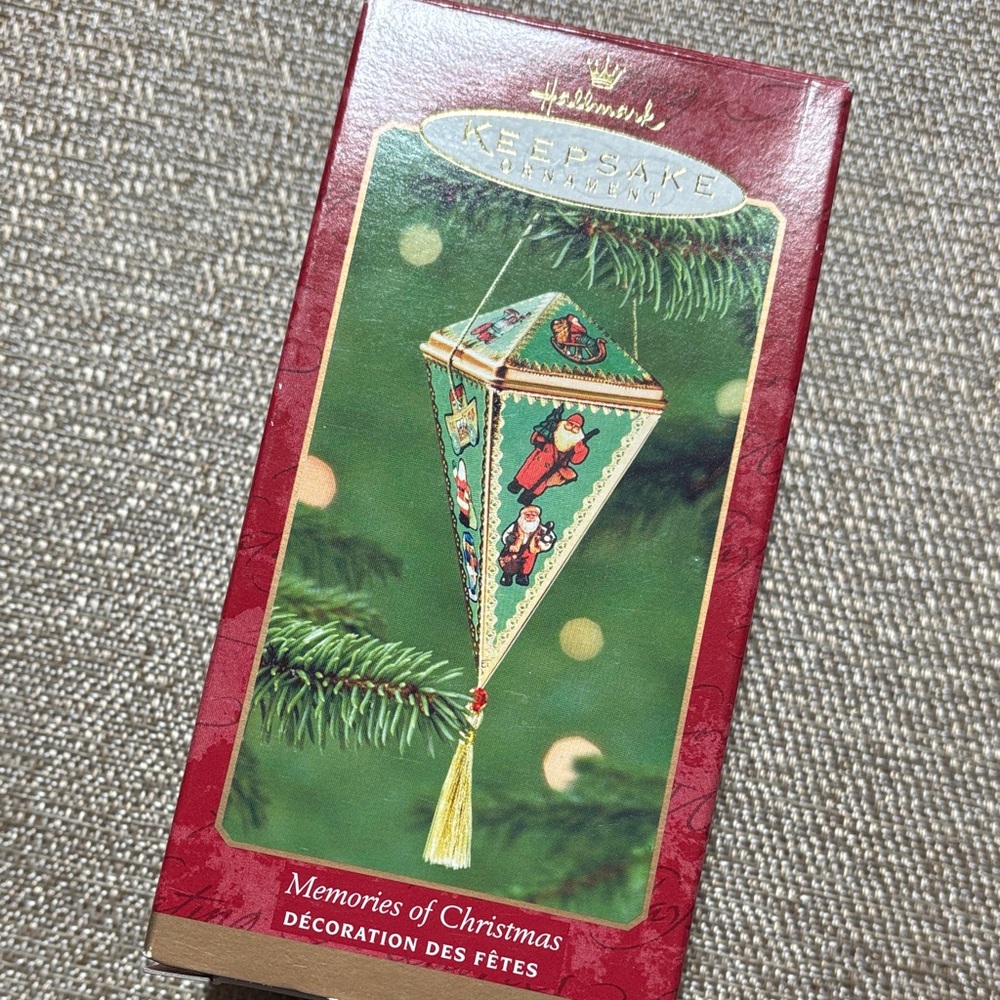 Gently used, HALLMARK Memories of Christmas